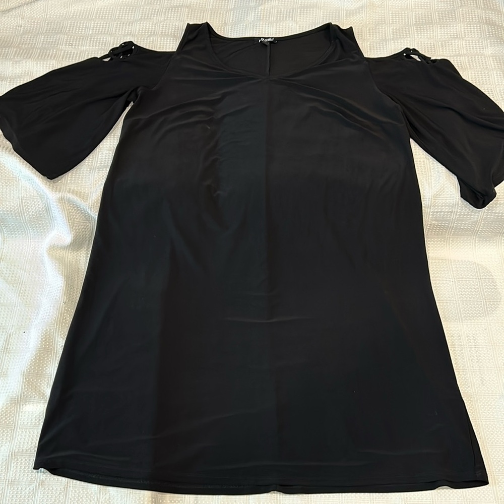 Roz & Ali black bell 3/4 sleeve dress, cut out shoulder